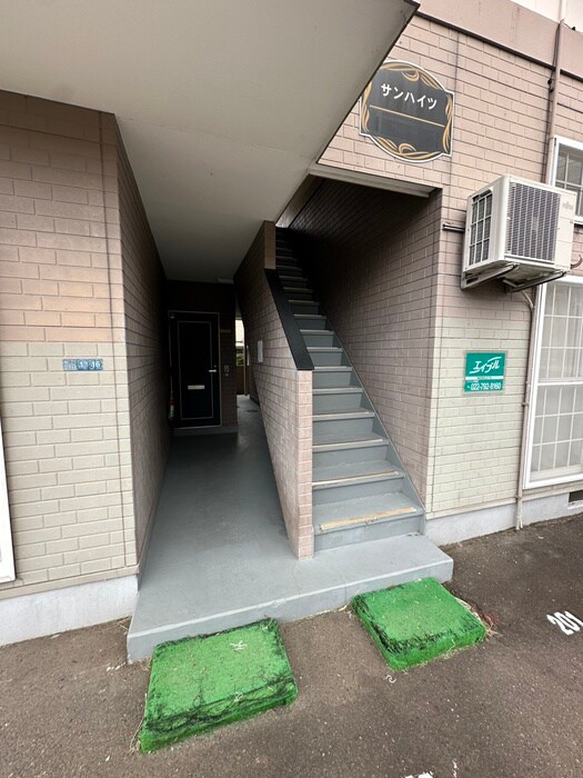 物件外観写真6　(エントランス部分)