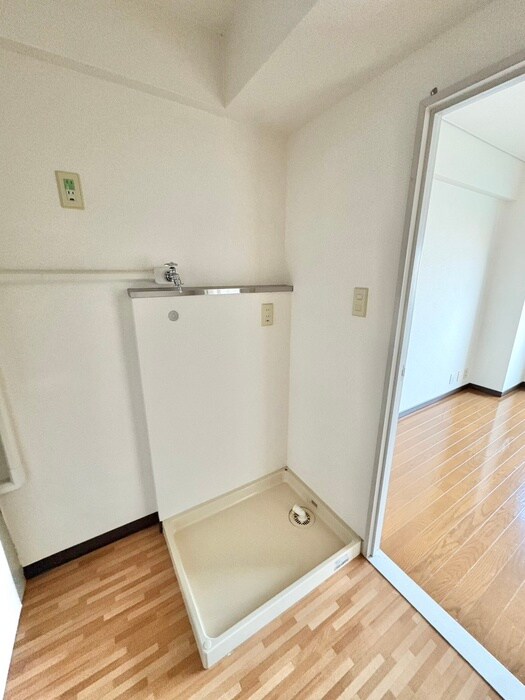 物件内観写真12　(洗濯機置場)