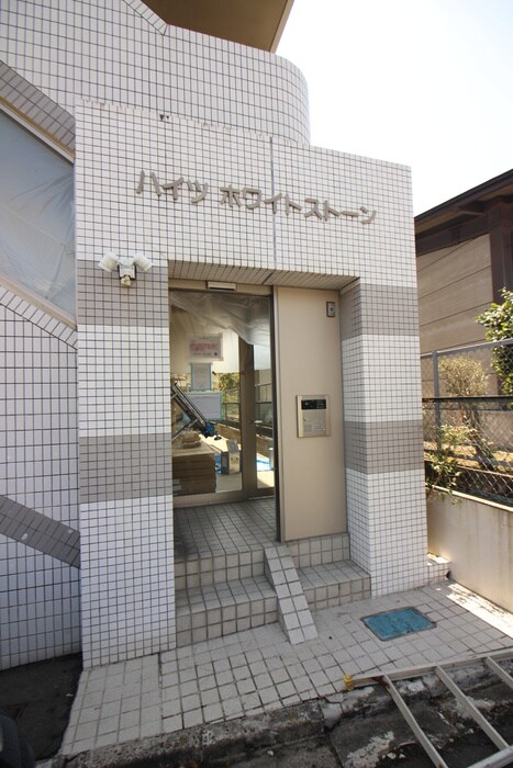 物件外観写真2　(エントランス部分)