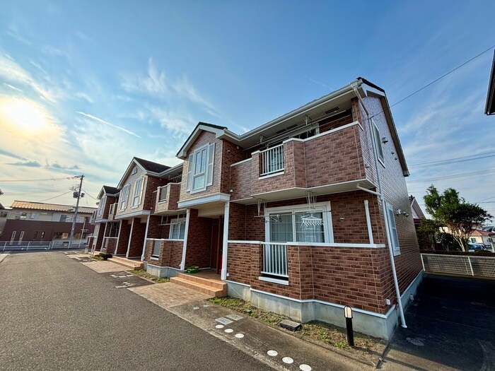 物件外観写真1　(エントランス部分)