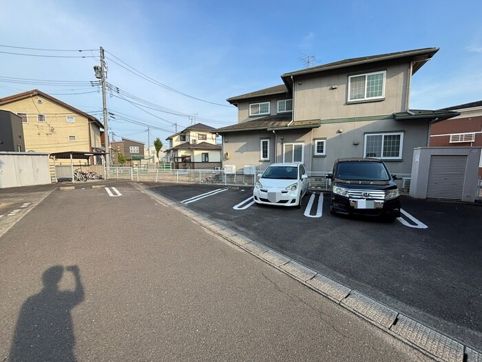 物件外観写真4　(駐車場)