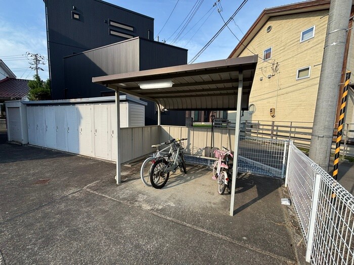 物件外観写真5　(駐輪場)