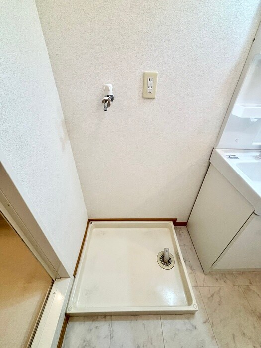 物件内観写真14　(洗濯機置場)