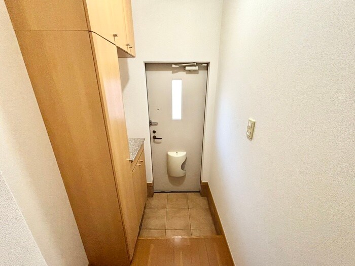 物件内観写真18　(玄関)