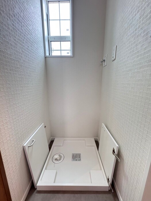 物件内観写真15　(洗濯機置場)