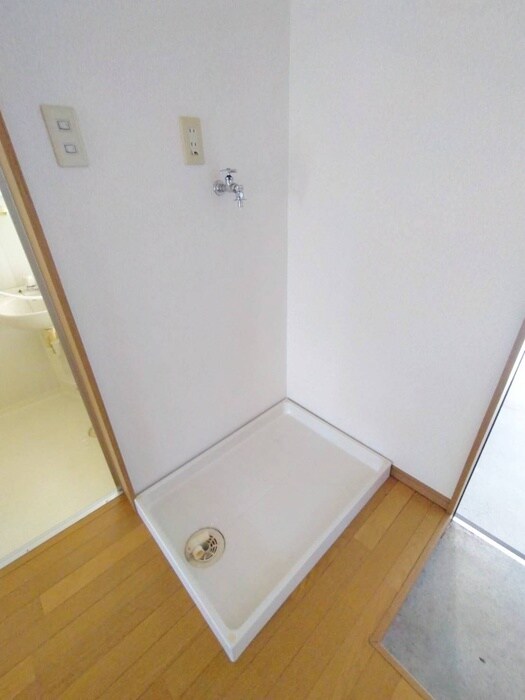 物件内観写真11　(洗濯機置場)