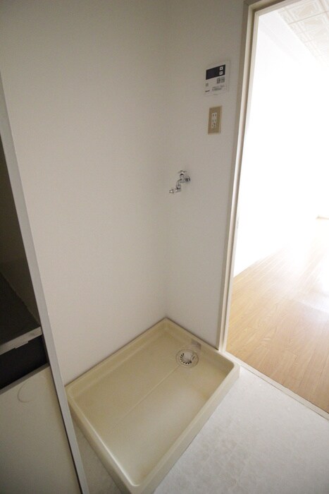 物件内観写真15　(洗濯機置場)