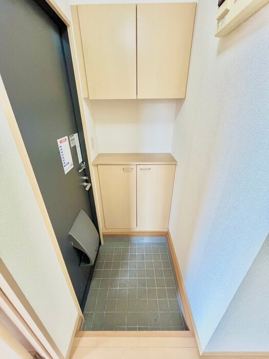 物件内観写真16　(玄関)