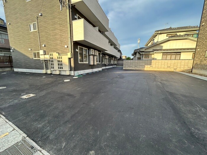 物件外観写真3　(駐車場)