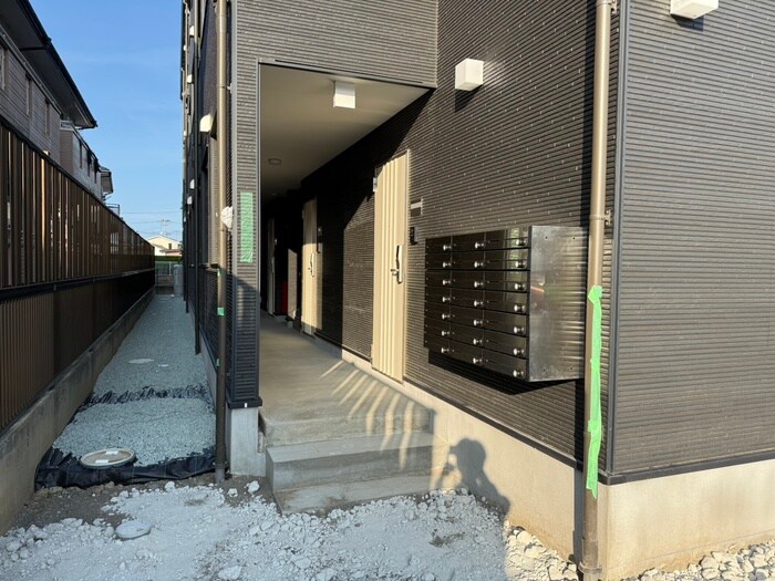 物件外観写真4　(エントランス部分)