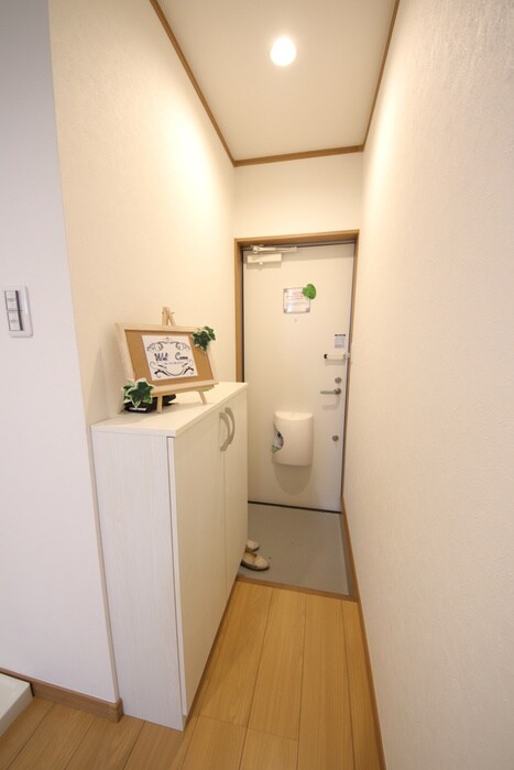 物件内観写真8　(玄関)