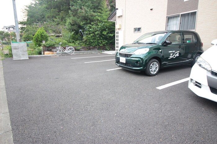 物件外観写真4　(駐車場)