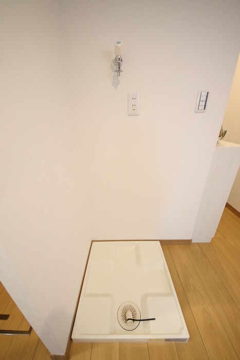 物件内観写真10　(洗濯機置場)