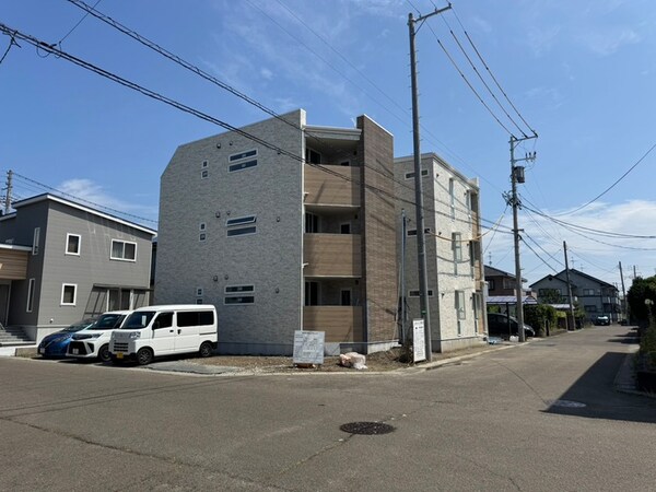 建築中