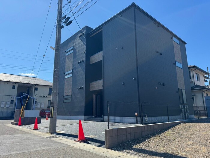 物件外観写真6　(駐車場)