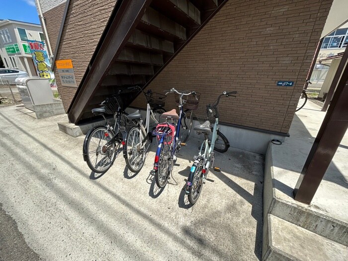 物件外観写真3　(駐輪場)