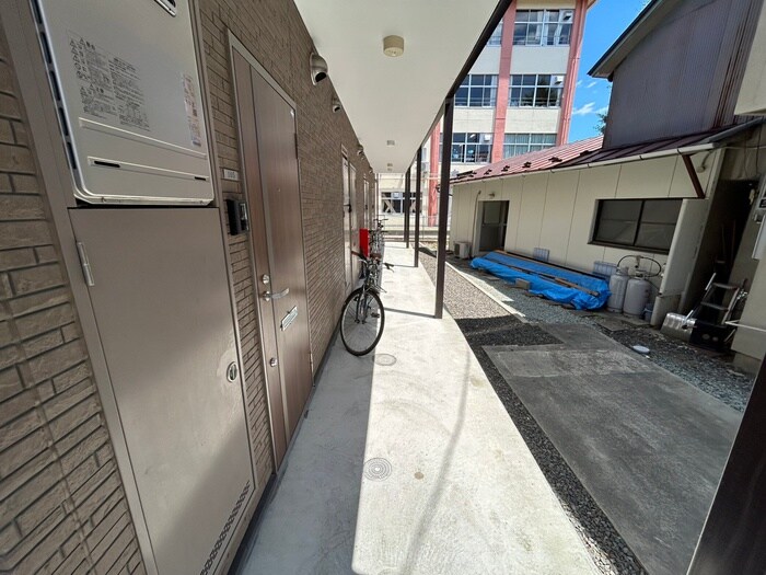 物件外観写真4　(エントランス部分)