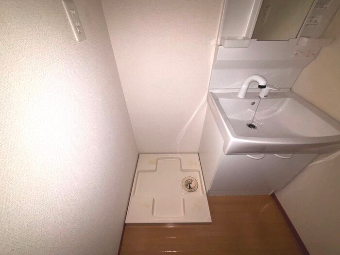 物件内観写真16　(洗濯機置場)