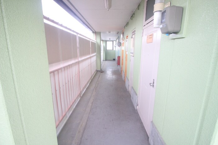 物件外観写真6　(エントランス部分)