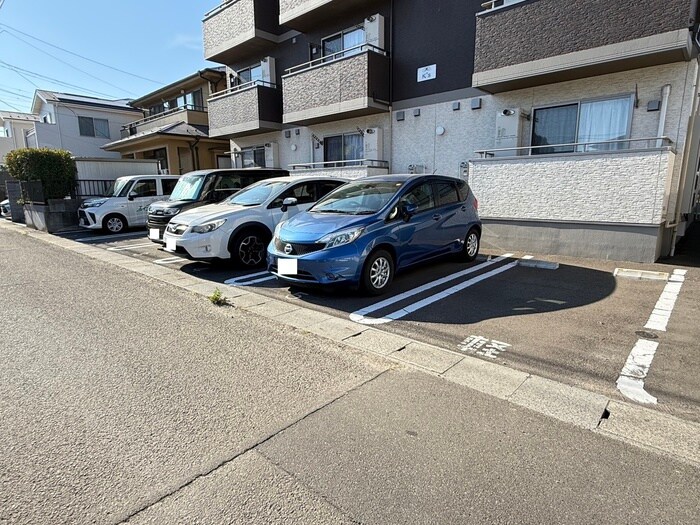 物件外観写真6　(駐車場)