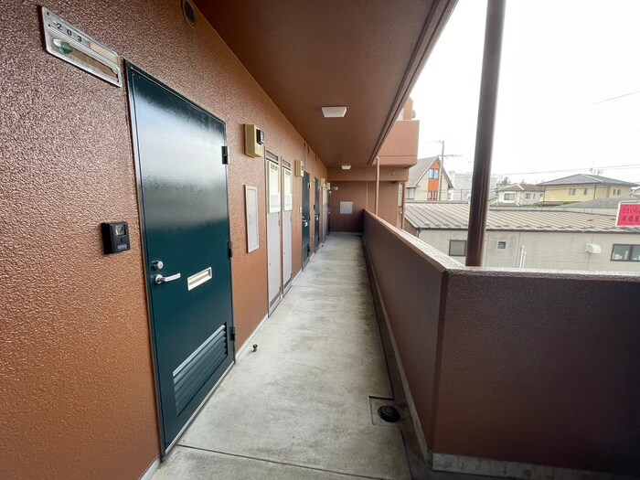 物件外観写真3　(エントランス部分)