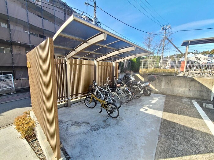 物件外観写真4　(駐輪場)