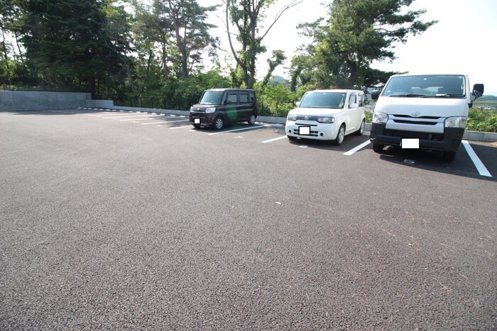 物件外観写真6　(駐車場)