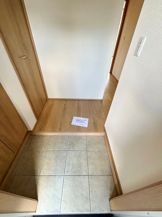 物件内観写真14　(玄関)