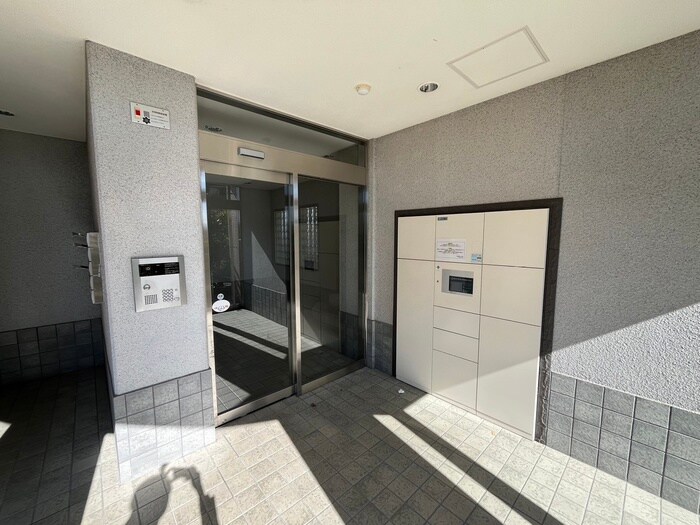 物件外観写真6　(エントランス部分)