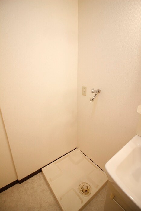 物件内観写真16　(洗濯機置場)