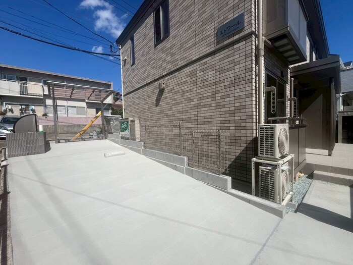 物件外観写真4　(駐車場)