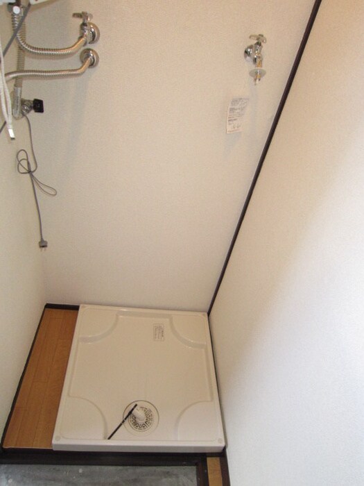 物件内観写真14　(洗濯機置場)