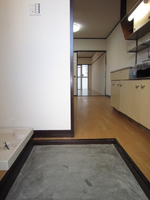 物件内観写真16　(玄関)