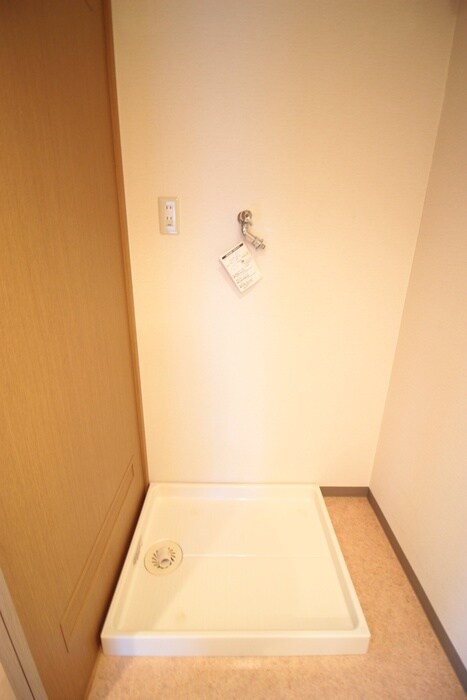 物件内観写真14　(洗濯機置場)