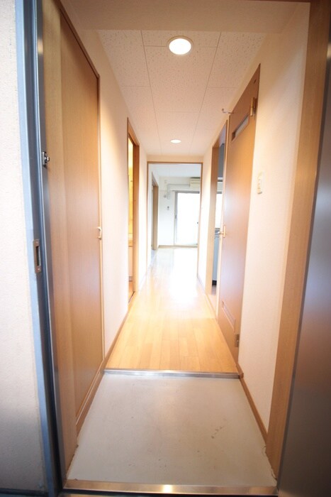 物件内観写真16　(玄関)