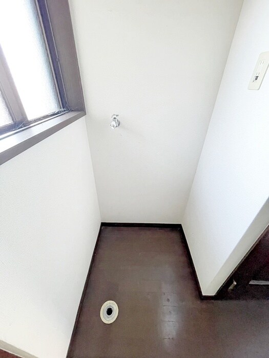 物件内観写真13　(洗濯機置場)