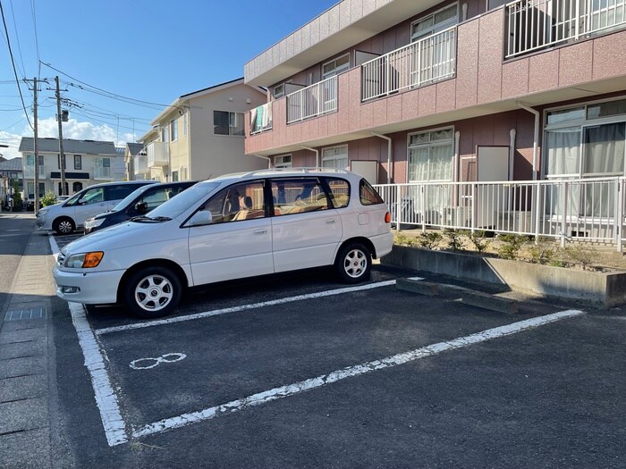 物件外観写真3　(駐車場)