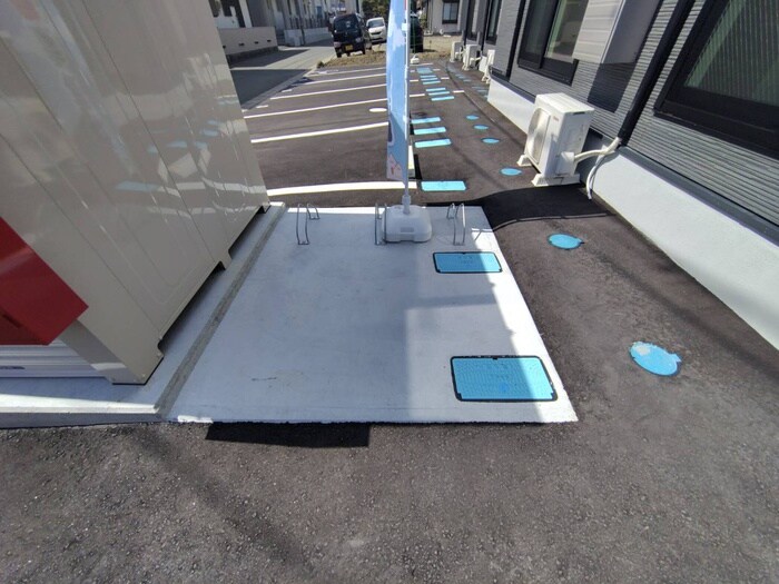 物件外観写真4　(駐輪場)