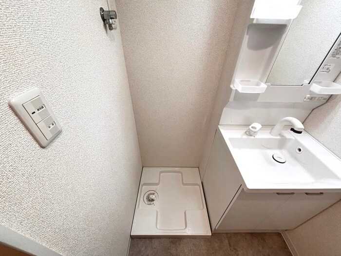 物件内観写真15　(洗濯機置場)