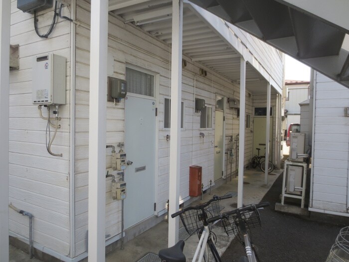 物件外観写真6　(エントランス部分)