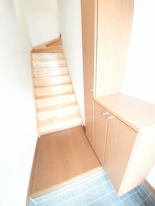 物件内観写真13　(玄関)