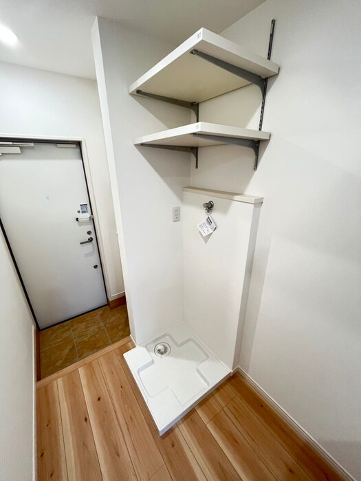 物件内観写真15　(洗濯機置場)