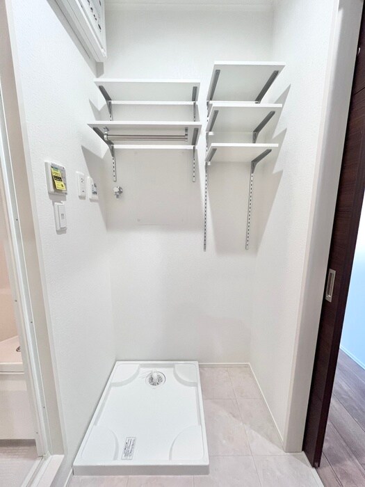 物件内観写真16　(洗濯機置場)