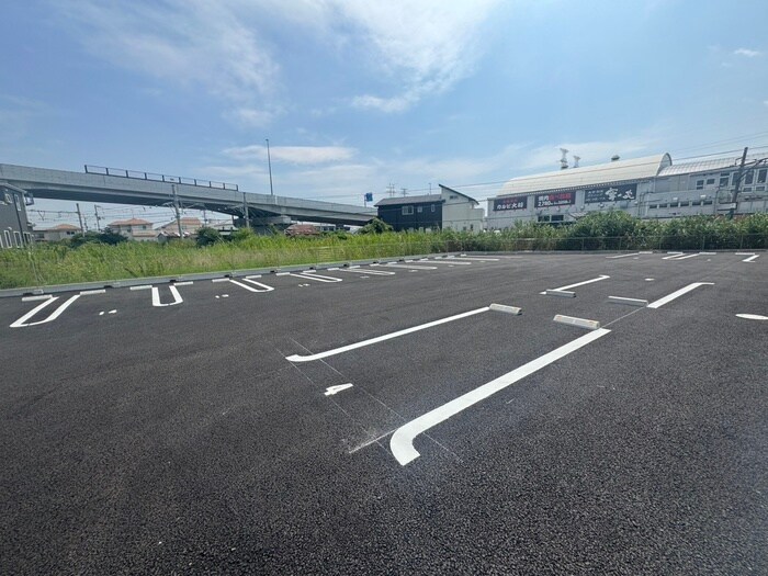 物件外観写真2　(駐車場)