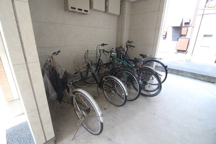 物件外観写真5　(駐輪場)