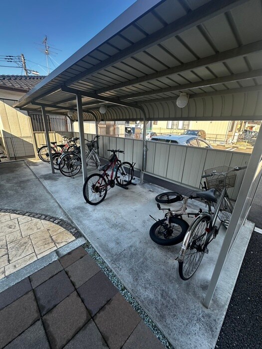 物件外観写真5　(駐輪場)