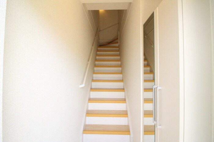 物件内観写真11　(玄関)