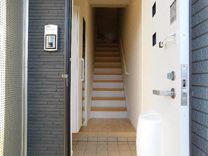 物件内観写真15　(玄関)