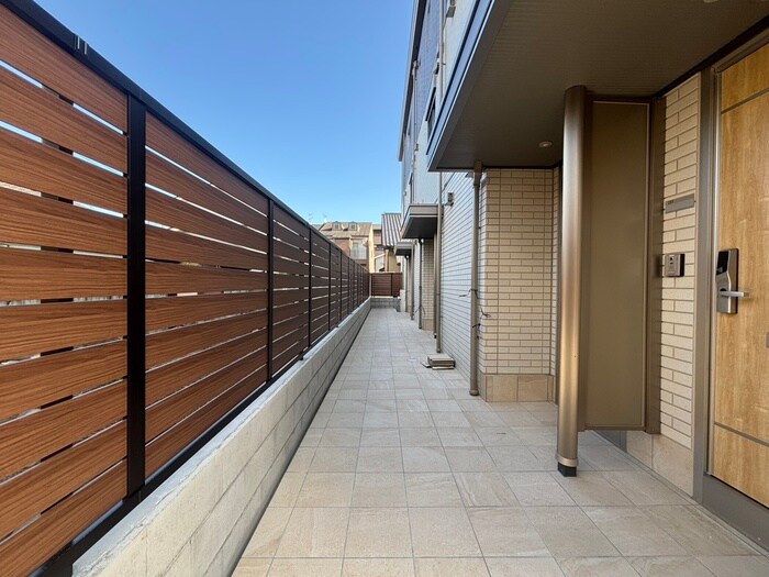 物件外観写真6　(エントランス部分)