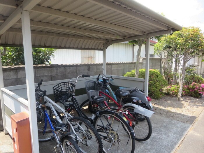 物件外観写真3　(駐輪場)